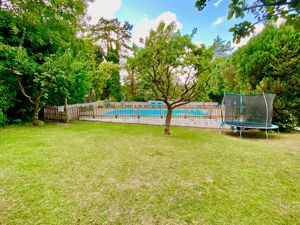 COMMUNAL GARDENS- click for photo gallery